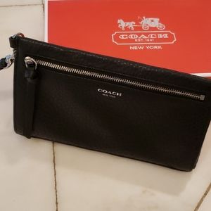 Coach wristlet/ pochette